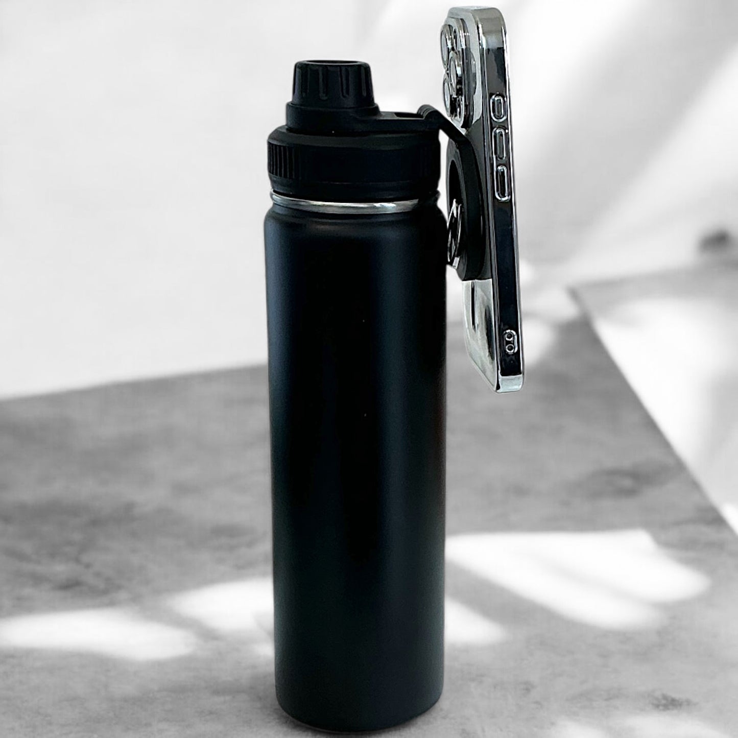 Gourde avec support magnétique pour téléphone portable