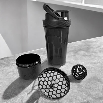 Shaker avec tamis et contenant à protéines